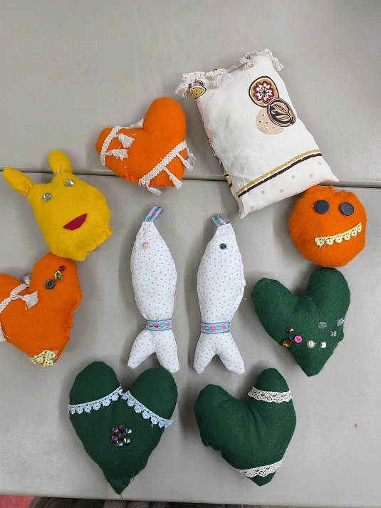 Näharbeit&nbsp;&copy;&nbsp;Verlässliche Grundschule Kirchohsen